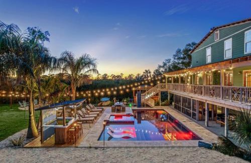 Tampa Villa | Sleeps 40! 13BR Heated Pool Waterfront Resort Spa