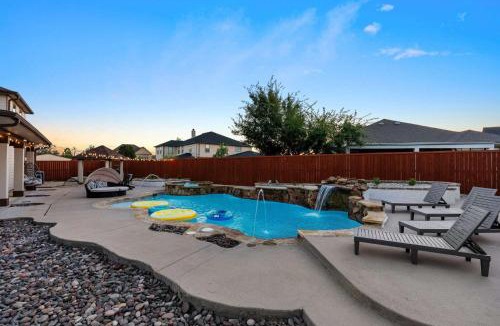 Morningside Meadows House | Sleeps 40 Two Houses Two Pools 2x the Fun