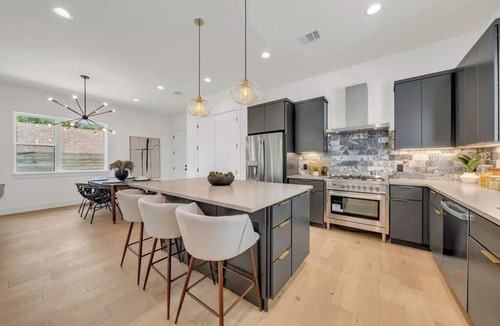 Riverside House | Sleeps 42, 2 Pools & Game Room 11BR near Downtown