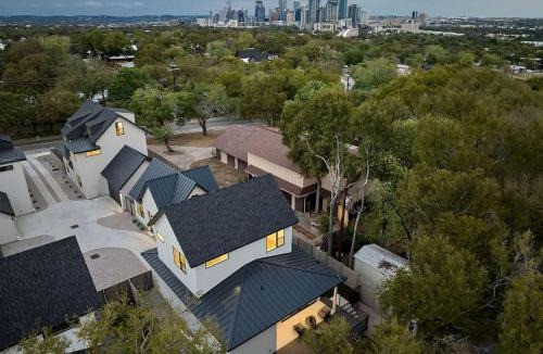 Riverside House | Sleeps 42 2 Pools & Game Room 11BR near Downtown