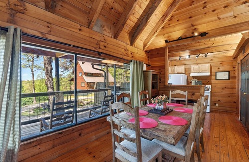 Townsend Cabin | Sleeps 42 | 7 Cabins | Hot Tubs + Fire Pit + Mtn Views | Heaven Lane Cabins