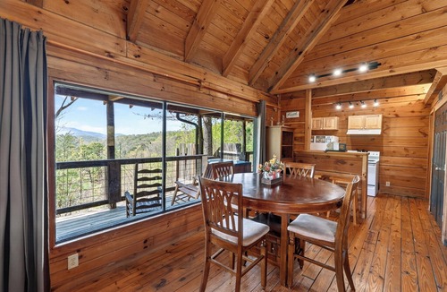 Townsend Cabin | Sleeps 42 | 7 Cabins | Hot Tubs + Fire Pit + Mtn Views | Heaven Lane Cabins