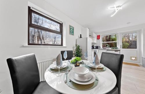 Hackney Wick Apartment | Sleeps 5 -Flat, Central, Hackney, Garden, Parking