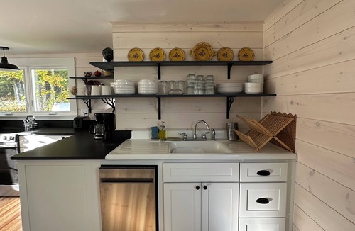 North Waterford House | Sleeps 5/nearby lakes & trails w/beautiful mtn views and sunsets. Great WIFI!