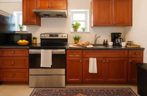 Gayborhood Apartment | Sleeps 5 | Peaceful | King Bd | Walk Score 98