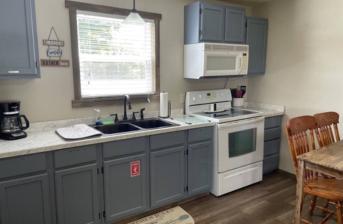 Cassville Condo | Sleeps 5 (unit 4A), pool, next to Big M Marina, 15 min to Roaring River
