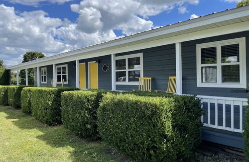 Cassville Condo | Sleeps 5 (unit 4b), pool, next to Big M Marina, 15 min to Roaring River