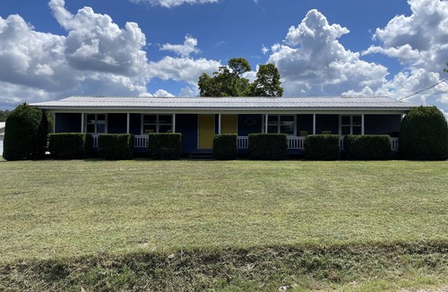 Cassville Condo | Sleeps 5 (unit 4b), pool, next to Big M Marina, 15 min to Roaring River