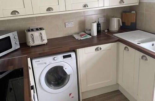 Margam Apartment | Sleeps 6 3 Doubles 2 Baths Free Parking