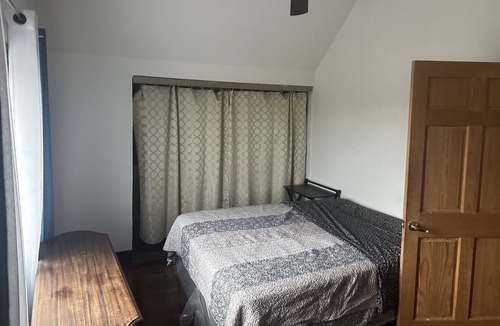 Buffalo Villa | Sleeps 6 Buffalo N.Y. 19min from Niagara Falls beautiful sunsets