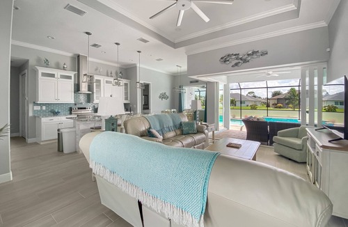 Broadmoor Villa | Sleeps 6, FULL refund*, heated salt pool