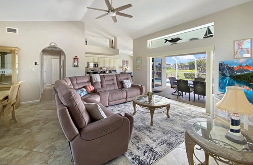 Pinehurst Villa | Sleeps 6, full refund*, heated pool