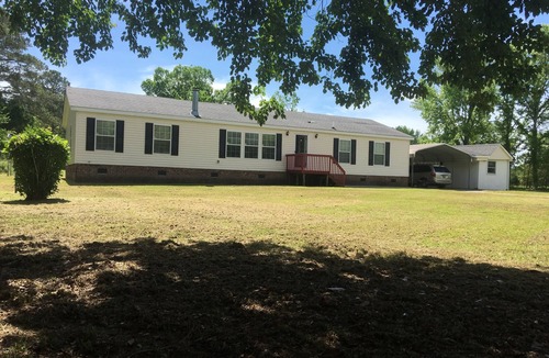 Ernul House | Sleeps 6 in 4 Queen Beds, former farmland, near New Bern, home of Tryon Palace.