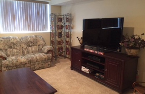 Grand Island House | Sleeps 6 In Nebraska