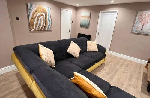 Middleton House | Sleeps 6 - Premier in mattress