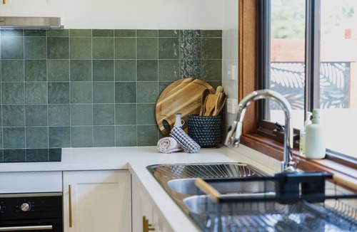 Ocean Grove Apartment | Sleeps 6 - Private Deck - Firepit