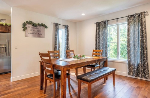 Elkton Cabin | Sleeps 6, Rural, Peaceful, Homey
