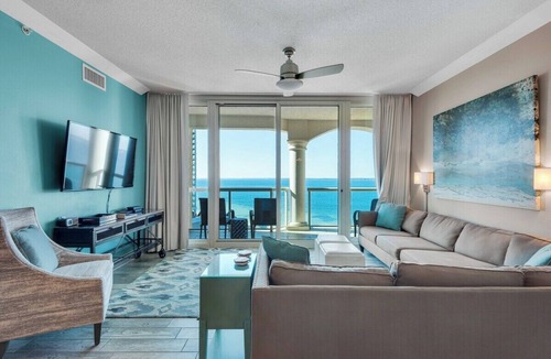 Pensacola Beach Resort | Sleeps 6-Stunning Bay Front Views-Luxury Resort