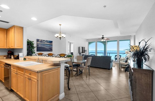 Pensacola Beach Resort | Sleeps 6-Stunning Bay Views-Luxury Resort