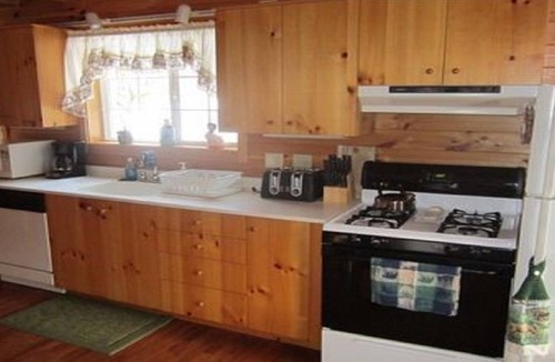 Hartwick Cabin | Sleeps 7-10, Hot tub, High Speed Internet, Team Parties Welcome!