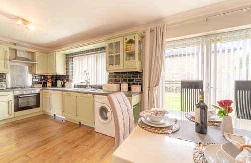 Ainley Top House | Sleeps 7, 3 bed, 5 beds