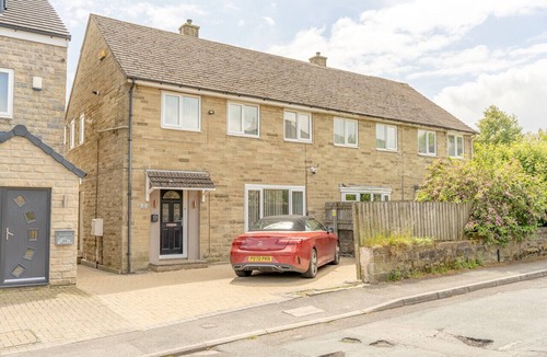 Ainley Top House | Sleeps 7, 3 bed, 5 beds