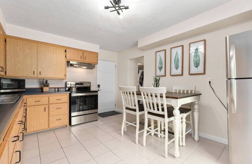 Sheboygan Apartment | Sleeps 7{SPACIOUS}Pets Welcome!