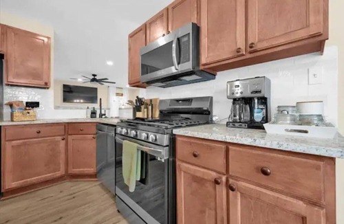 Lilburn House | Sleeps 7, w BBQ, GameRm & Fire pit/Pet Friendly