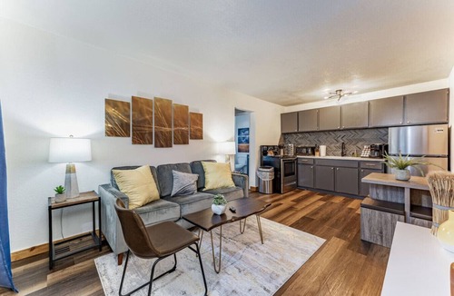 Wichita Apartment | Sleeps 8 | 2 Apts | Central | Fast WiFi + Peaceful