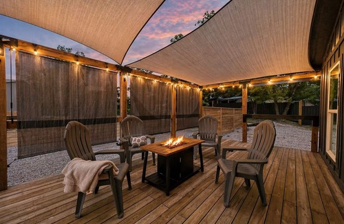 Pearcy House | Sleeps 8 3BR Each w/Private Bath Near Hot Springs, Lakes & Caddo River