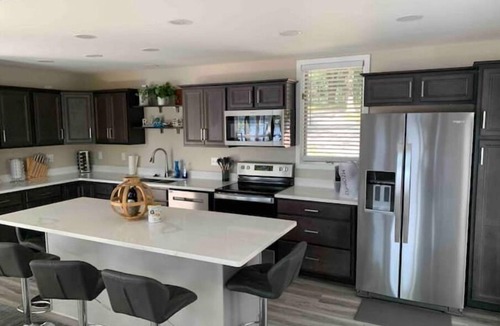 Marion House | Sleeps 8, Amazing Water views, sunsets, boat dock with swim pad and kayaks,