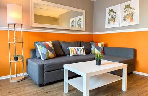 Mount Oliver Apartment | Sleeps 8! Charming 2 BR w/5 beds + WIFI