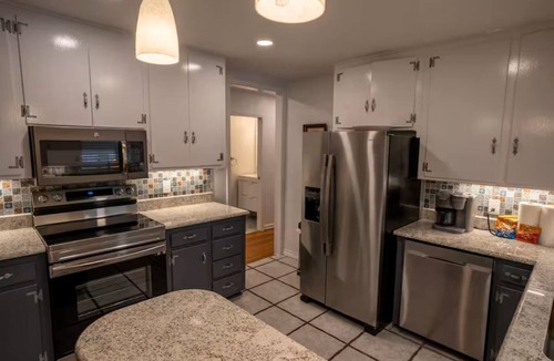 Richland Hills House | Sleeps 8: Family/Pet Friendly/Pool/Ping Pong