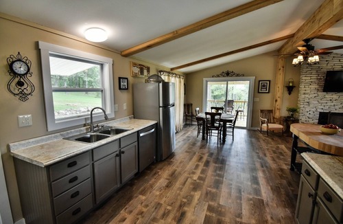 Union House | Sleeps 8; hot tub, pool, playground, firepit, fishing w/floating dock, lake view