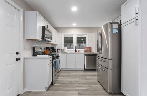 Lee's Summit House | Sleeps 8|King Beds|Arcade|Near DT Lee Summit