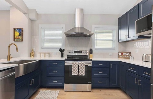 Lee's Summit House | Sleeps 8|KingBed|Game Room|Walkable|Lee Summit