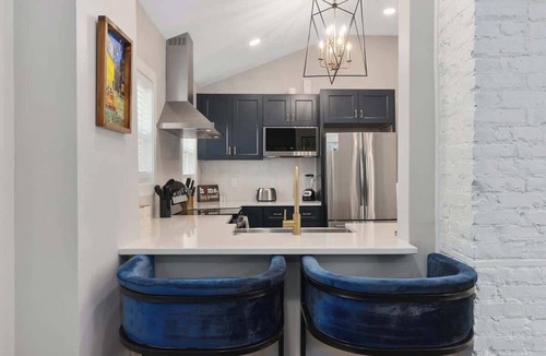 Lee's Summit House | Sleeps 8|KingBed|Game Room|Walkable|Lee Summit