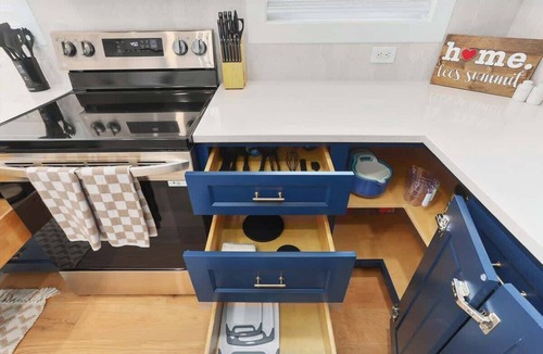 Lee's Summit House | Sleeps 8|KingBed|Game Room|Walkable|Lee Summit