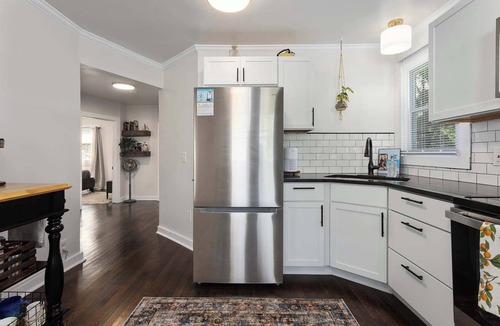 Lee's Summit House | Sleeps 8 KingBeds Walkable to Downtown Lees Summit
