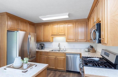 Buford House | Sleeps 8, Lake Lanier Hidden Gem