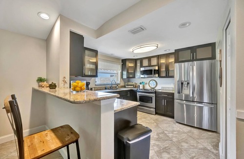 Southgate House | Sleeps 8 Pets Welcome Fenced In Backyard