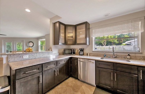 Southgate House | Sleeps 8 Pets Welcome Fenced In Backyard