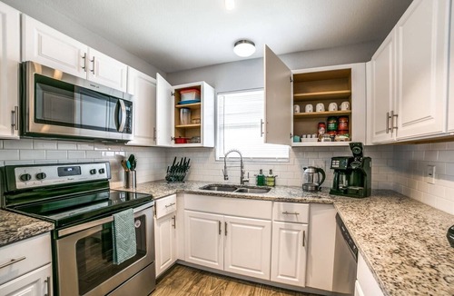 Arena District House | Sleeps 8 | Private Pool + Close to RiverWalk