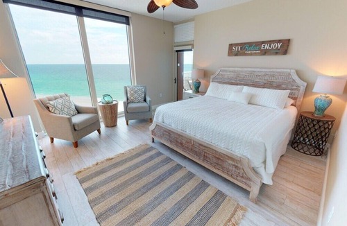 Pensacola Beach Resort | Sleeps 8-Stunning Ocean Front Views-Luxury Resort