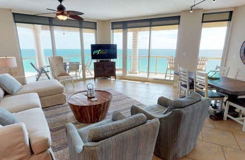 Pensacola Beach Resort | Sleeps 8-Stunning Ocean Front Views-Luxury Resort