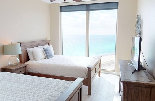 Pensacola Beach Resort | Sleeps 8-Stunning Ocean Front Views-Luxury Resort