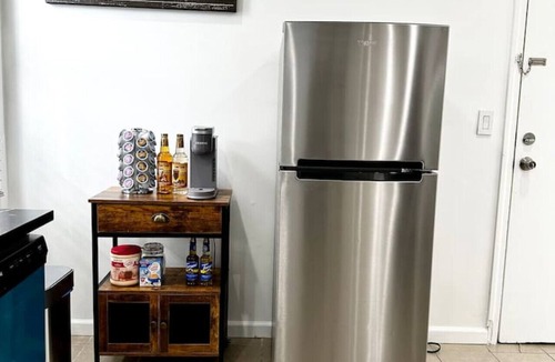 Newark House | Sleeps 8, Stylish Home, Great Access NYC & EWR