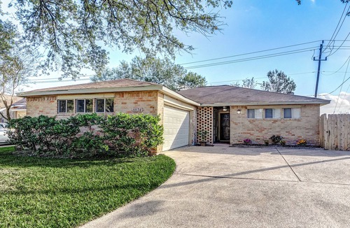 Northeast Houston House | Sleeps 8 w Parking Fern Valley Retreat