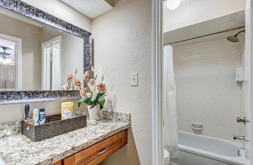 Northeast Houston House | Sleeps 8 w Parking Fern Valley Retreat