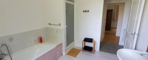 Laussou House | Sleeps 8 with Pool and Pet-Friendly